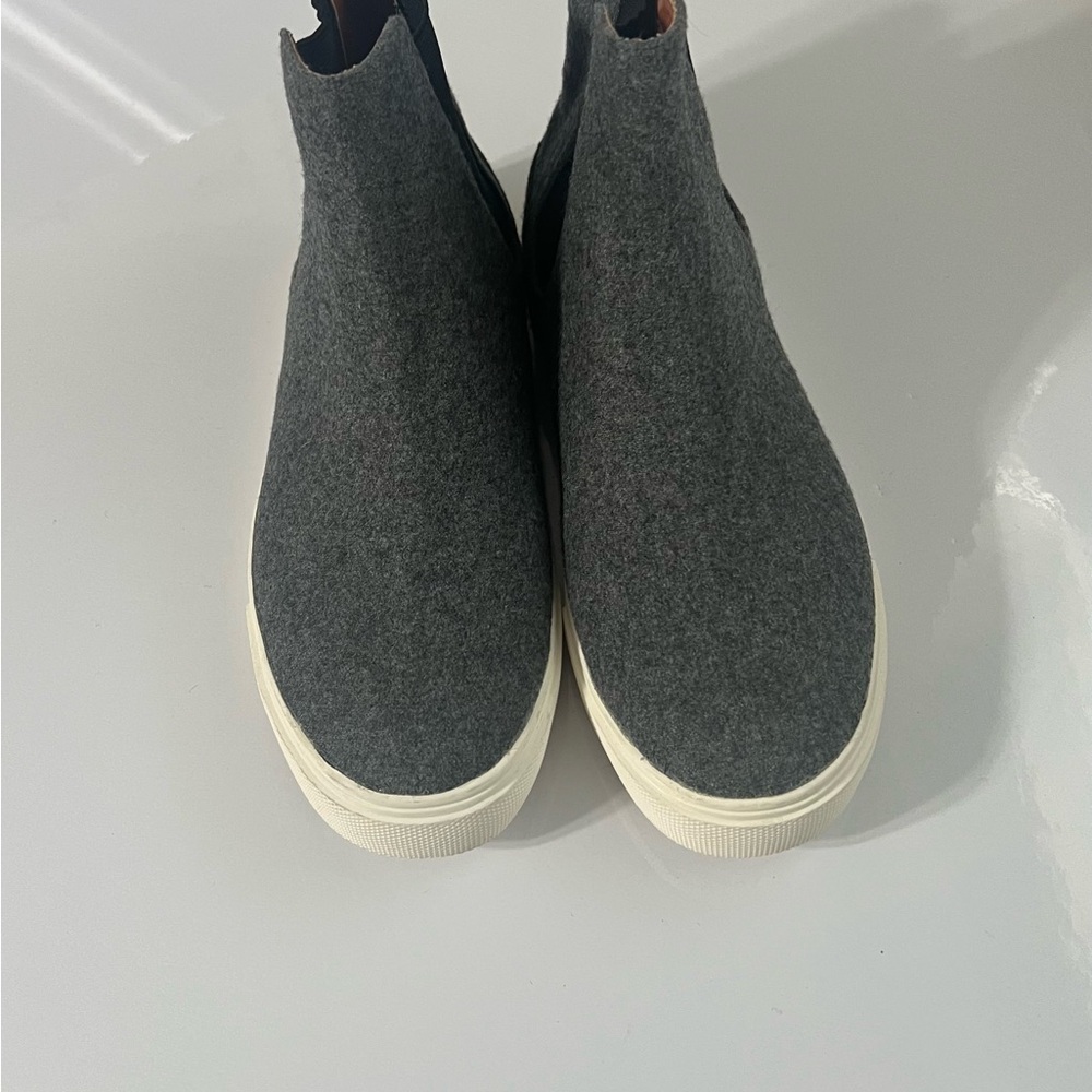 ASOS Gray Men's Chelsea Slip-On Shoes - Picture 2 of 6